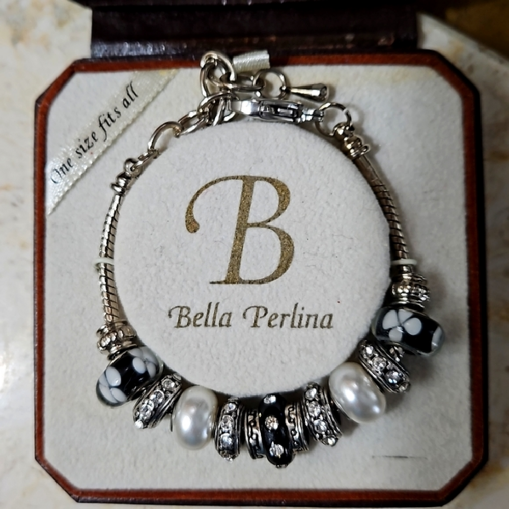 NWT  BELLA PERLINA‎ BLACK WHITE BRACELET